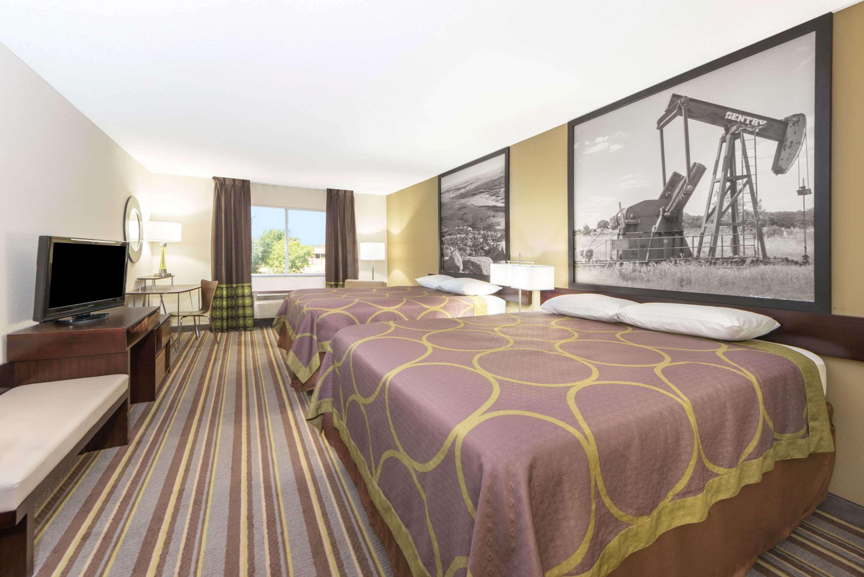 Super 8 By Wyndham Perry Hotel Exterior photo